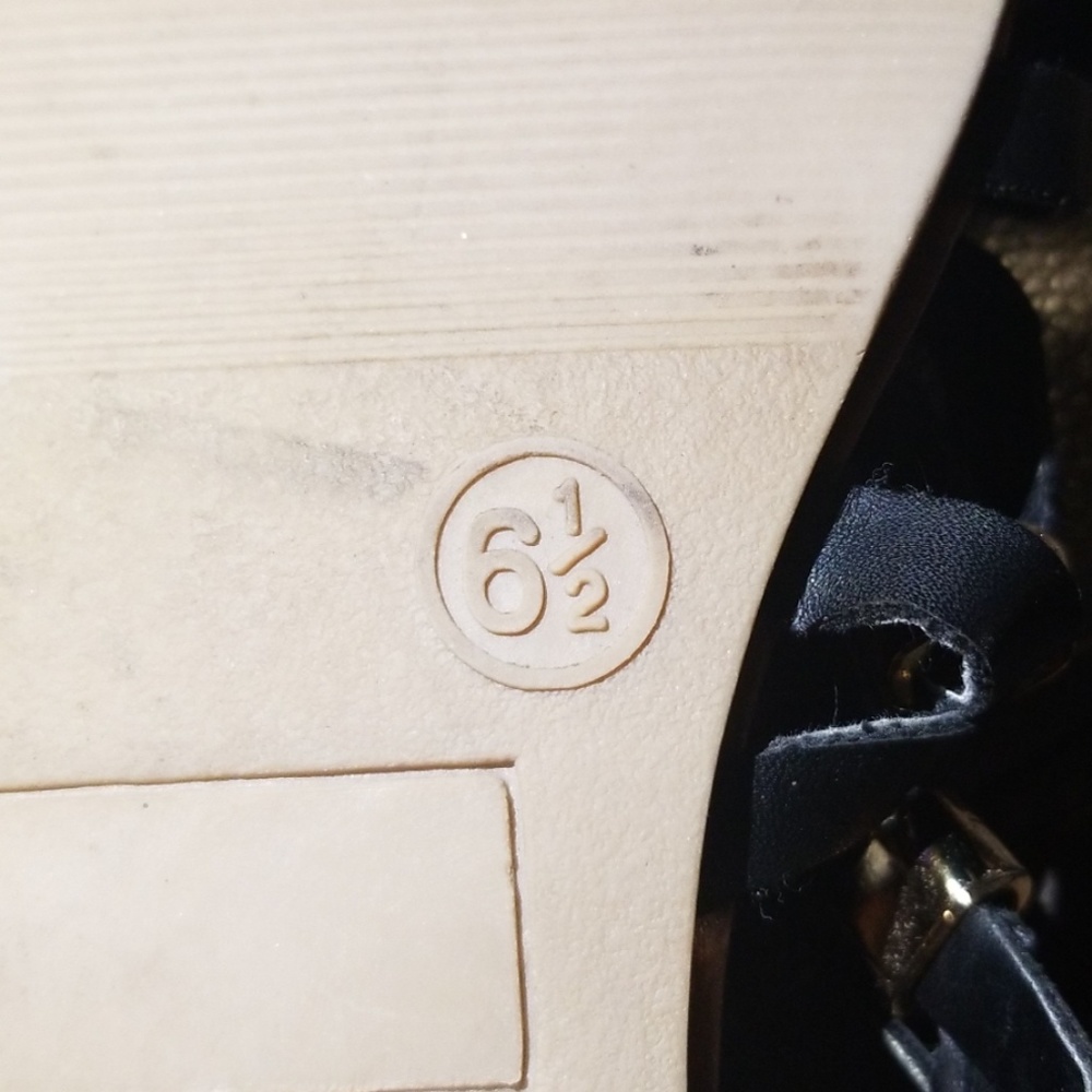 Sandals - Picture 3 of 4